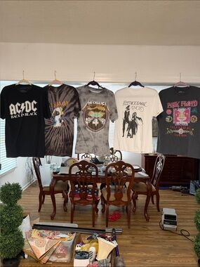 Vintage Rock Band Graphic Tee - Black AC/DC Back In Black